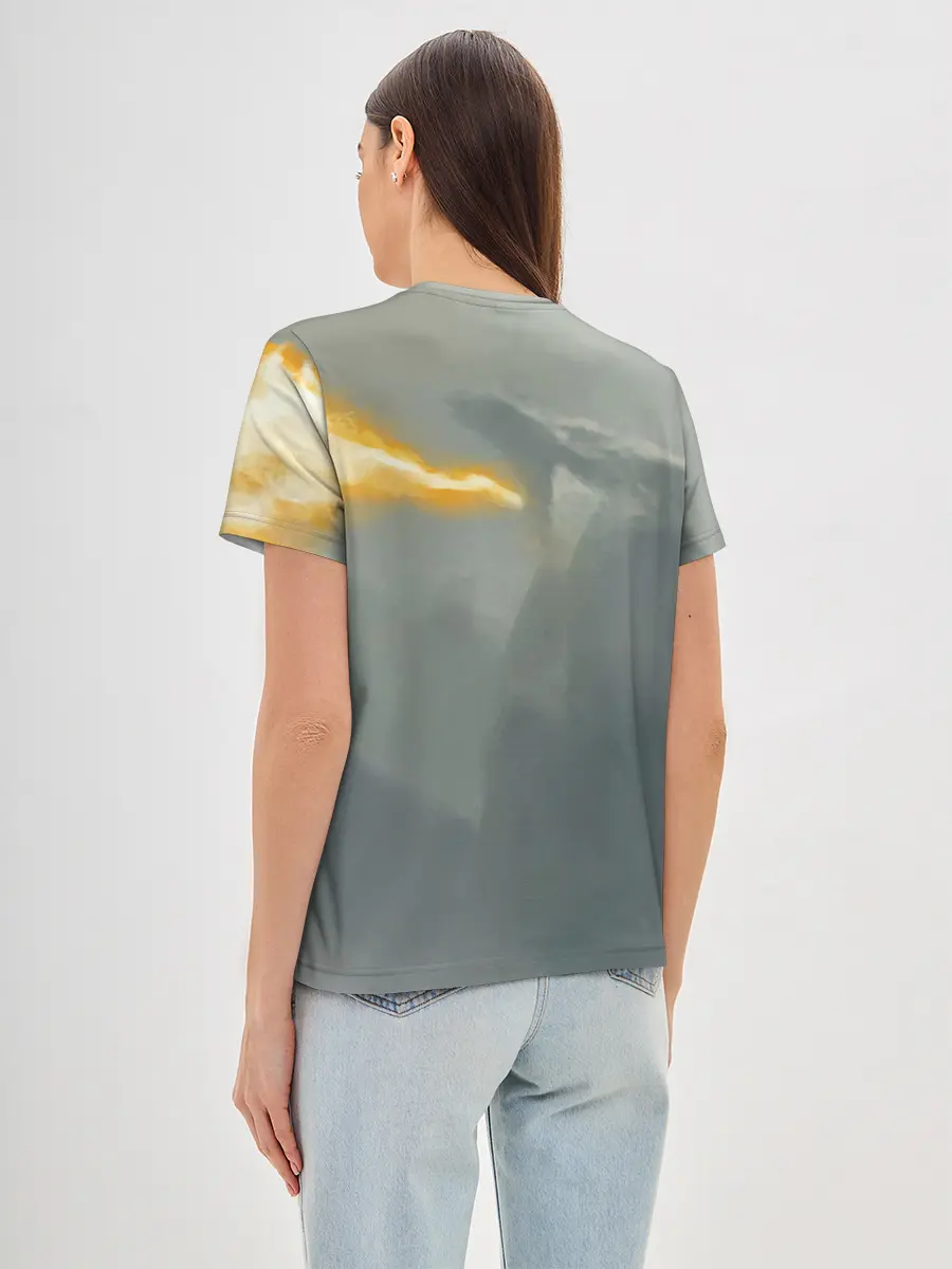 Женская базовая футболка / Dragonborne is here