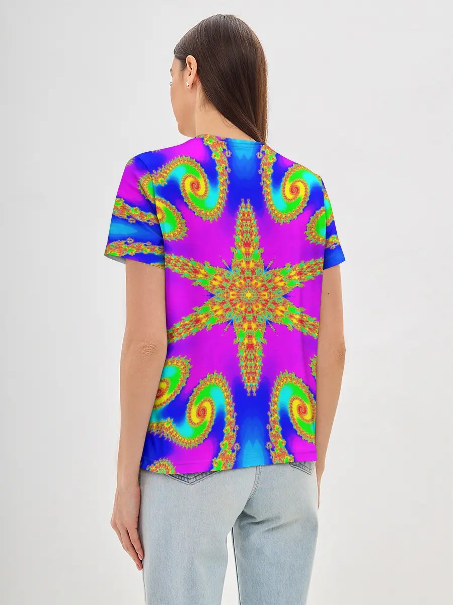 Женская базовая футболка / Неоновый фрактал