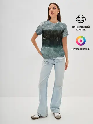 Женская базовая футболка / отражение горы в озере