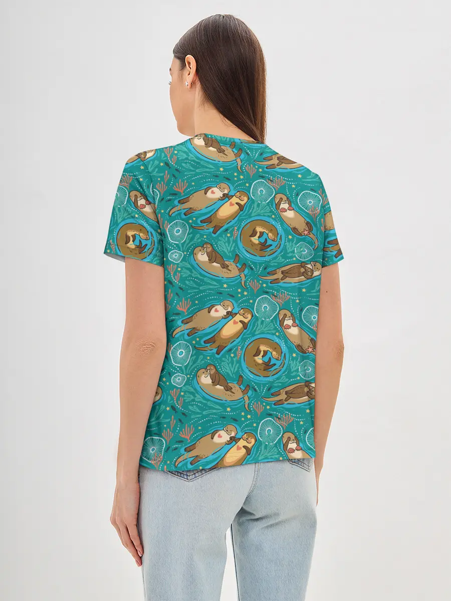 Женская базовая футболка / Весёлые выдры