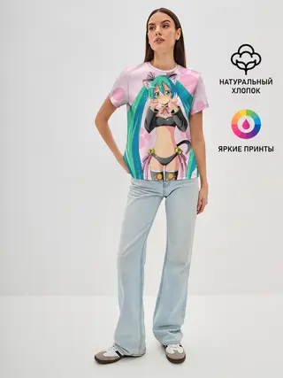 Женская базовая футболка / Хатсуне Мику на розовом фоне