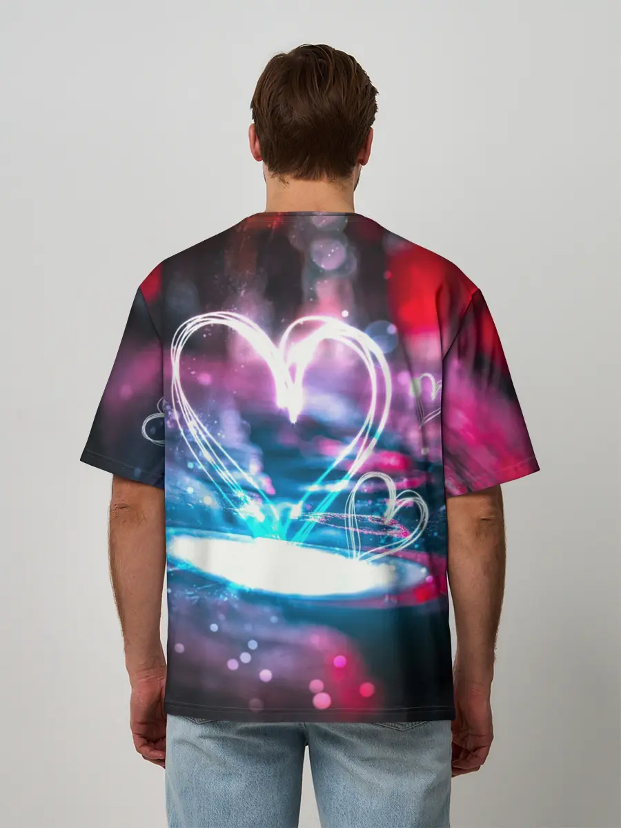 Мужская футболка оверсайз / Неоновое сердце