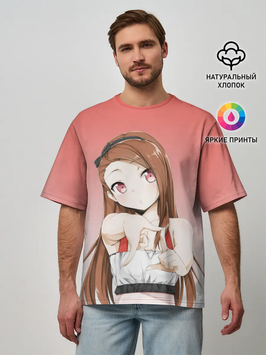 Мужская футболка оверсайз / девушка ищет кадр измеряет