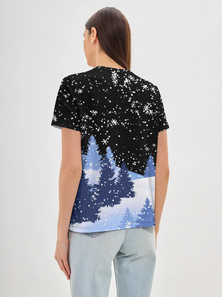 Женская базовая футболка / Снежная ночь в зимнем лесу