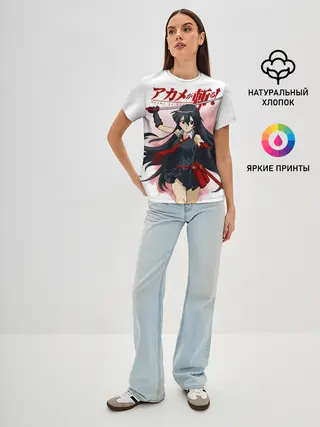 Женская базовая футболка / Акаме атакует на белом фоне