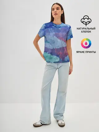 Женская базовая футболка / Гуашевые облака