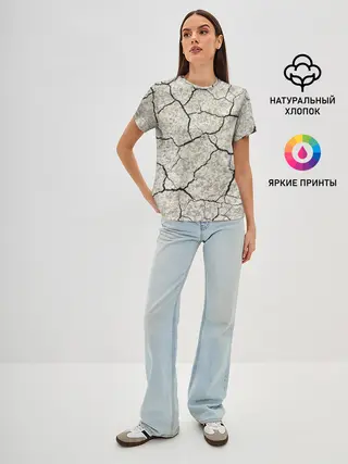 Женская базовая футболка / Трещины на земле