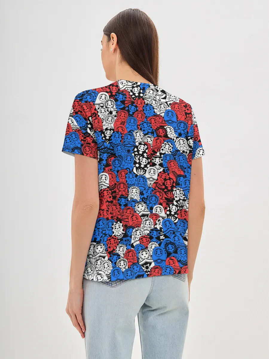 Женская базовая футболка / Бело-сине-красные матрёшки