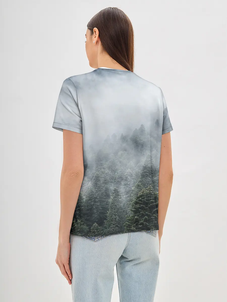 Женская базовая футболка / Туманный лес