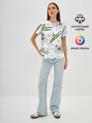 Женская базовая футболка / Панда с бамбуком