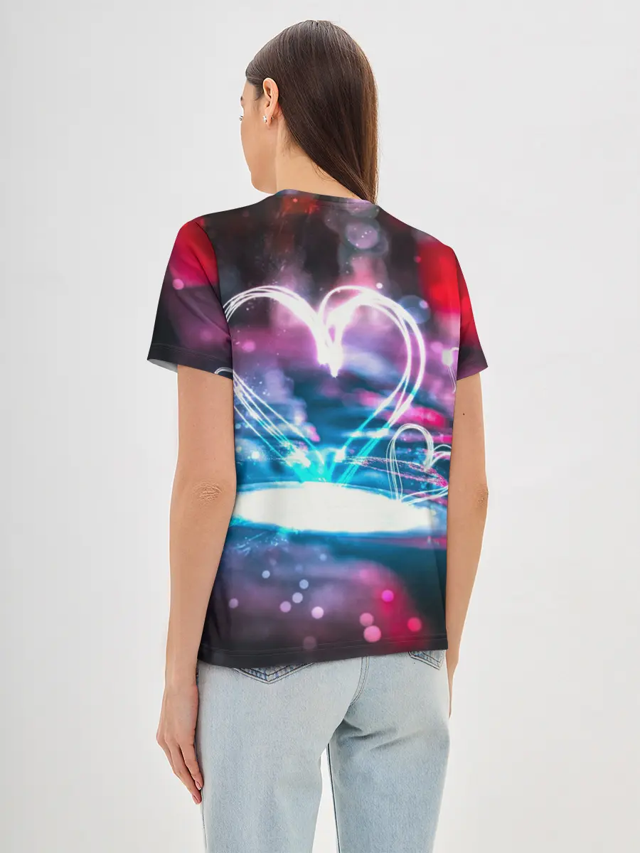Женская базовая футболка / Неоновое сердце
