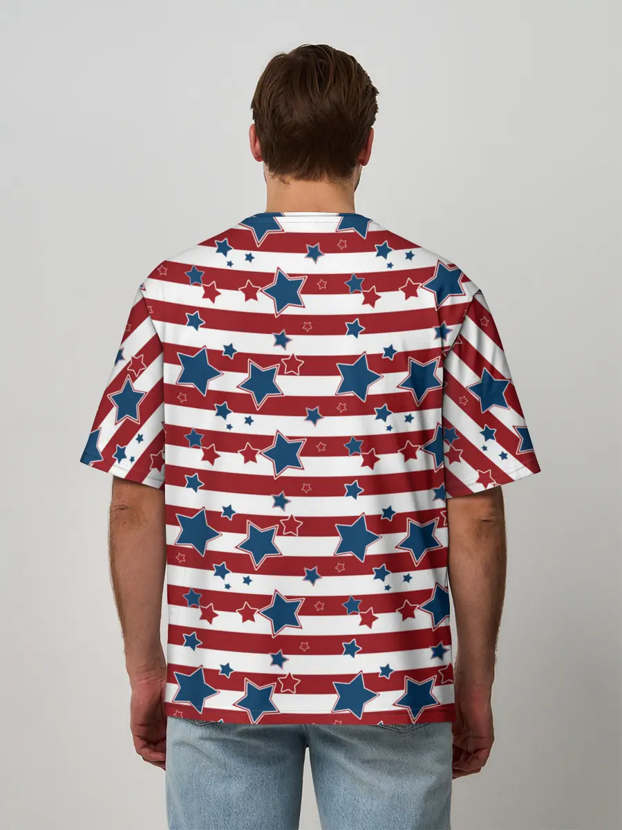 Мужская футболка оверсайз / Синие звезды на полосатом фоне