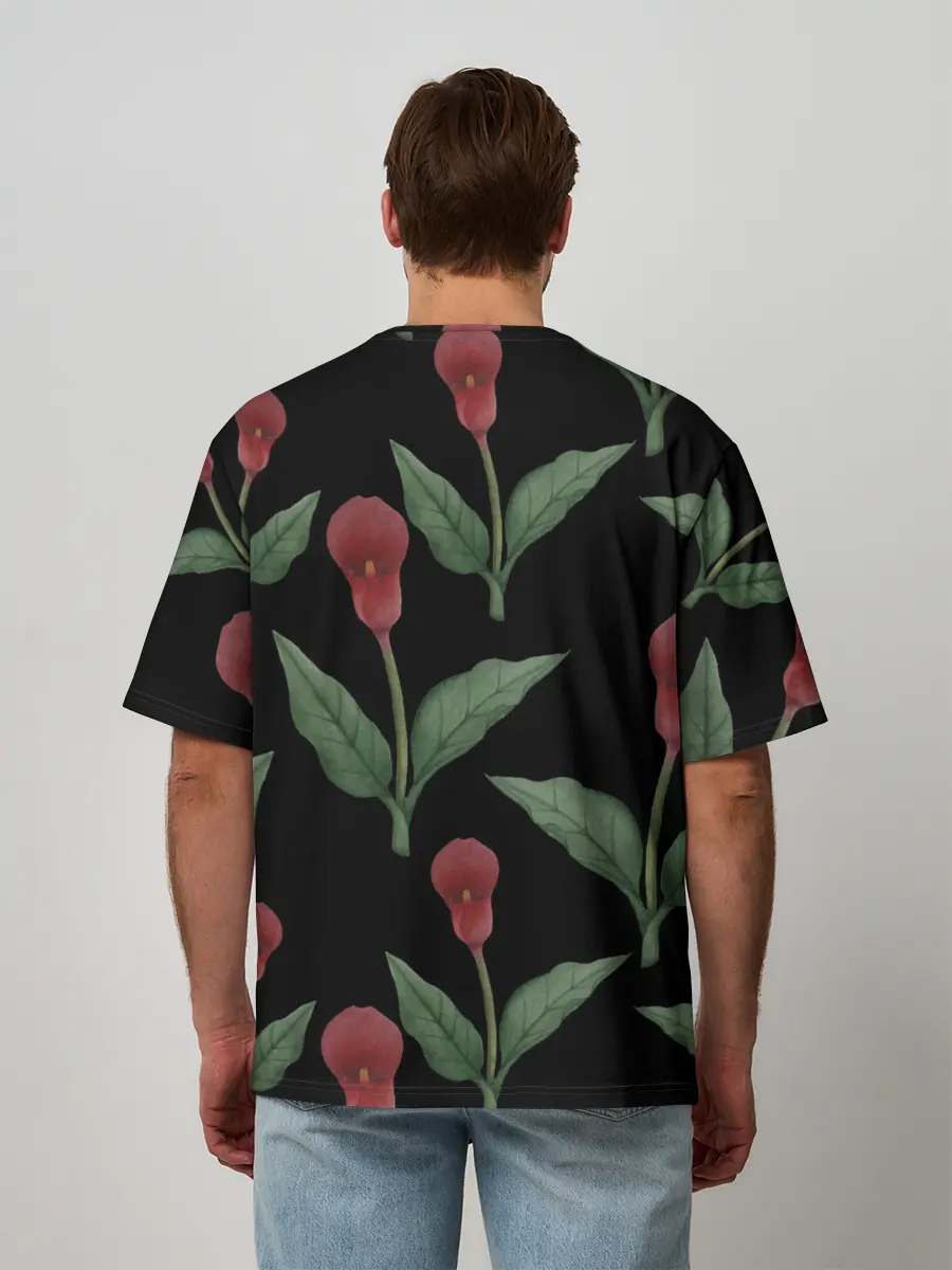 Мужская футболка оверсайз / Красные каллы на черном
