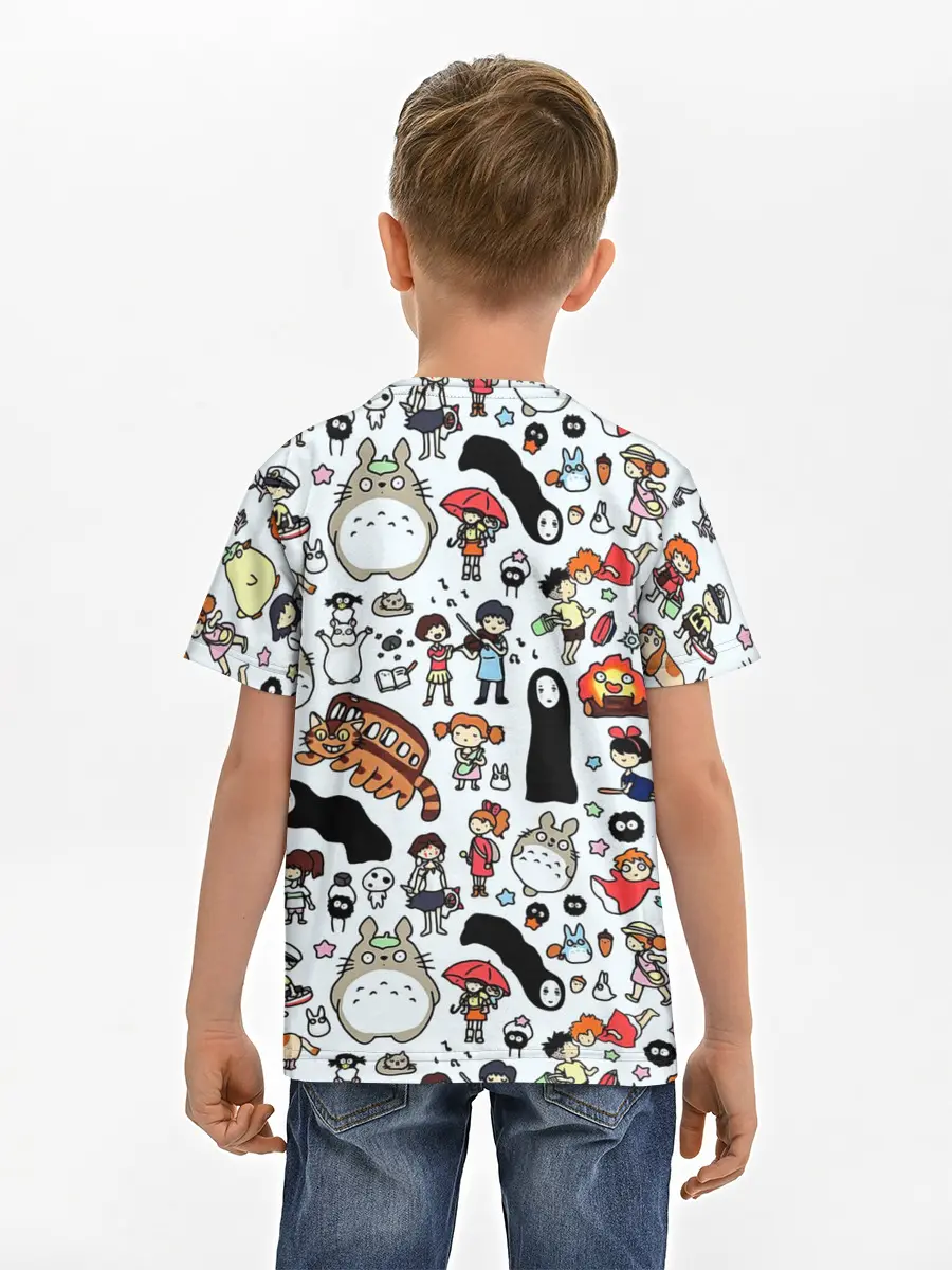Детская базовая футболка / Персонажи Миядзаки паттерн