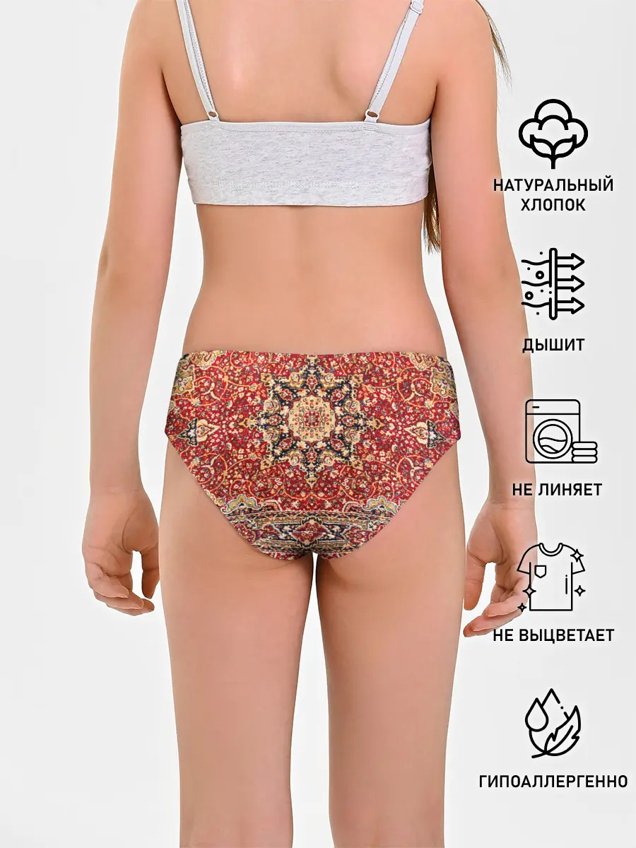 Трусы для девочек / Ковер на стене