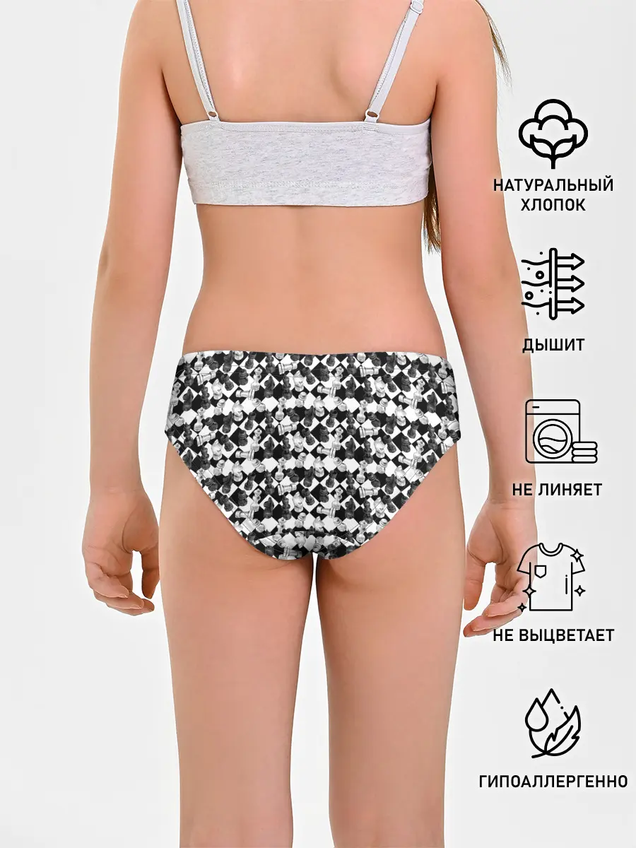 Трусы для девочек / Шахматы на шахматной доске