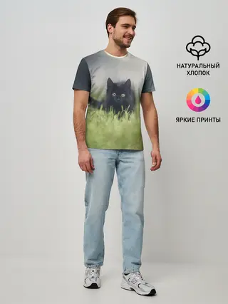Мужская базовая футболка / черный кот на лугу