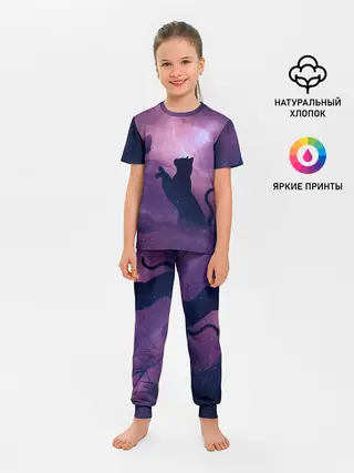 Детская пижама с брюками / Кошка играет с бабочкой