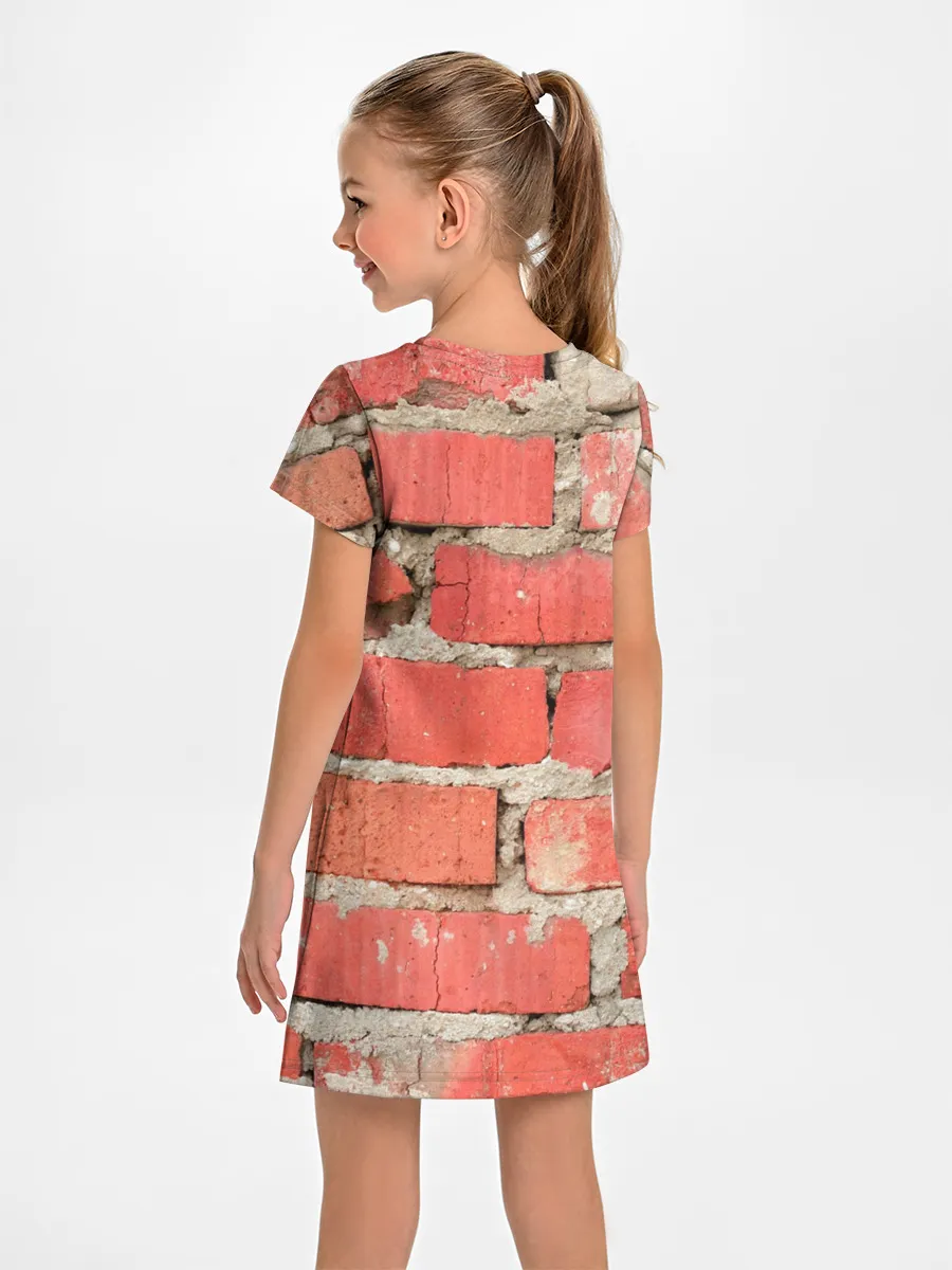 Детское платье / Кирпичная стена