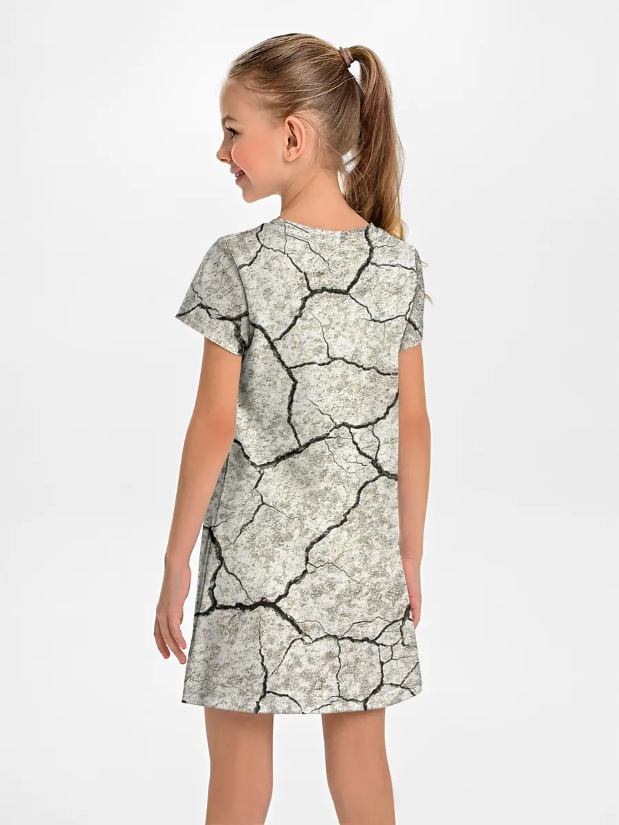 Детское платье / Трещины на земле