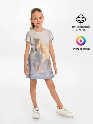 Детское платье / Белая лошадь на снегу