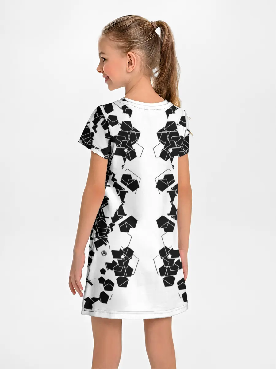Детское платье / пятиугольники абстракция