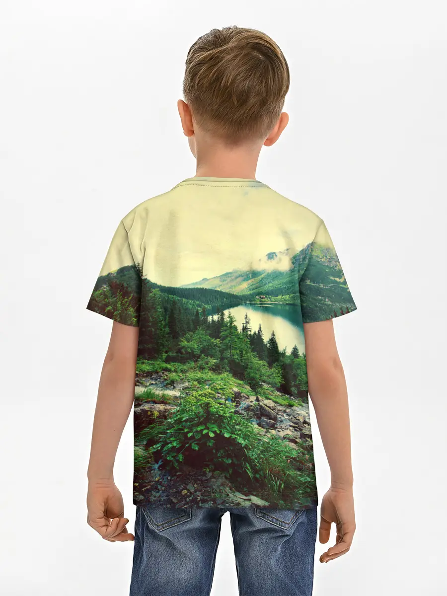 Детская базовая футболка / Красивый лес
