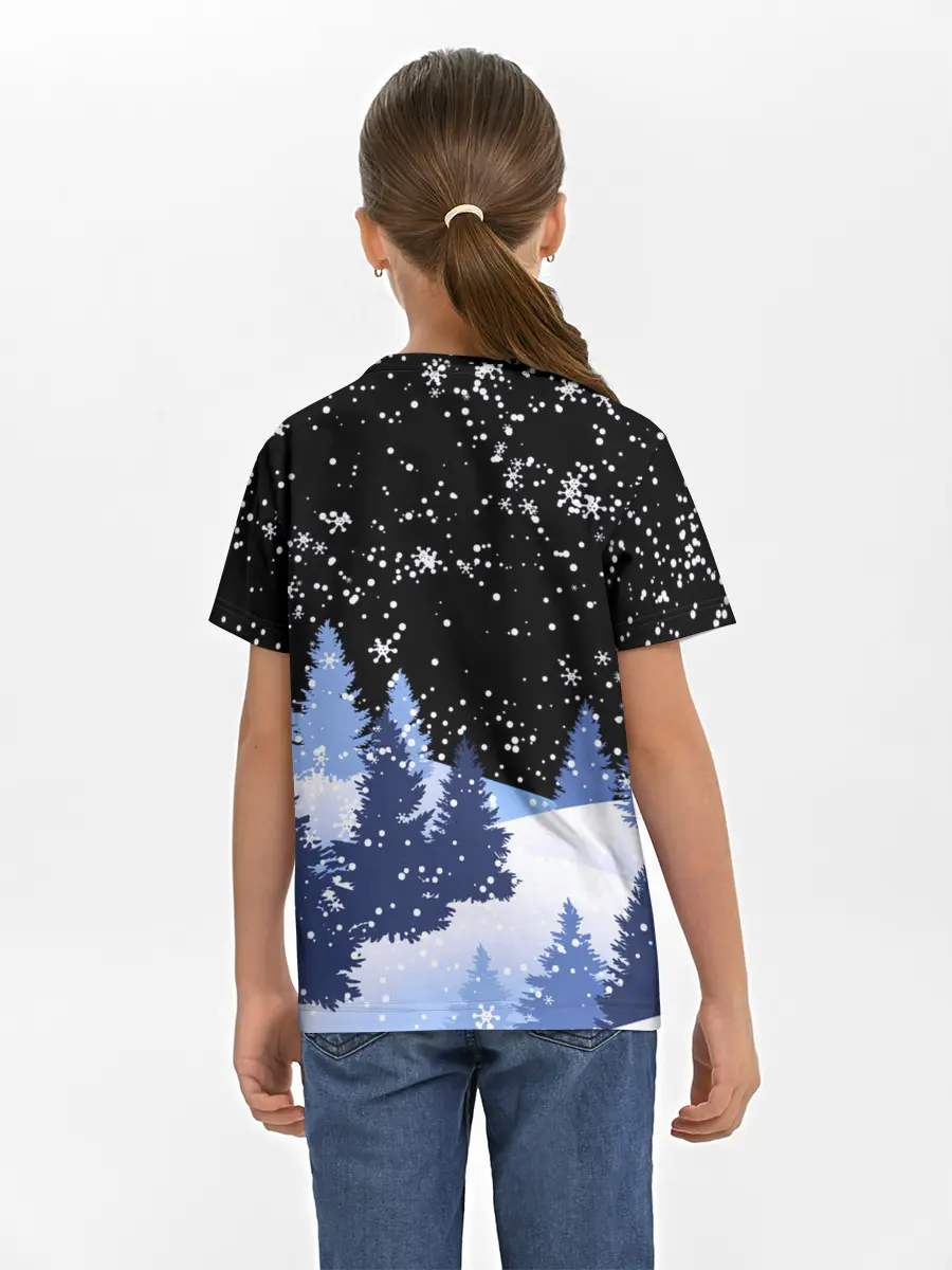 Детская базовая футболка / Снежная ночь в зимнем лесу