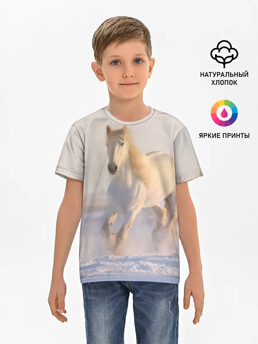 Детская базовая футболка / Белая лошадь на снегу