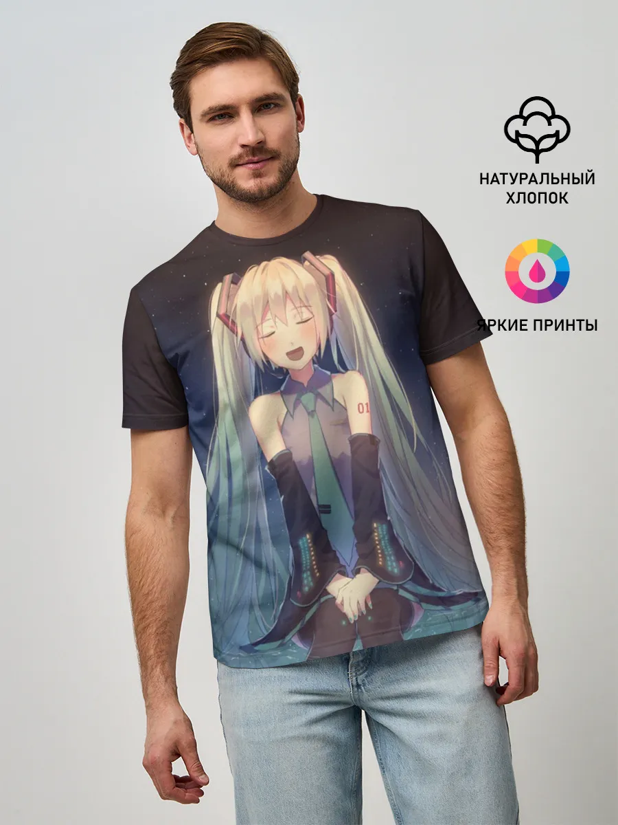 Мужская базовая футболка / Хатсуне сидит прикрыв глаза