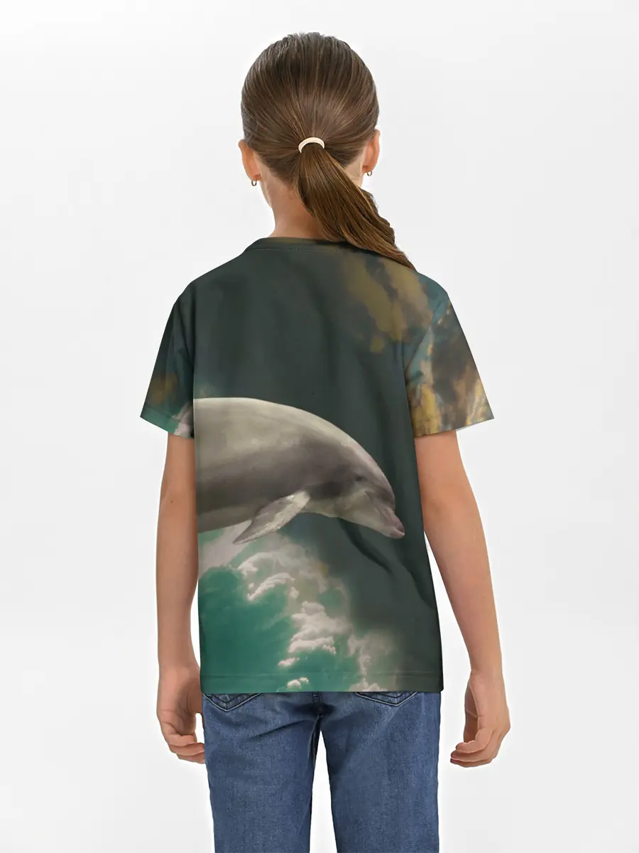 Детская базовая футболка / Дельфин в облаках