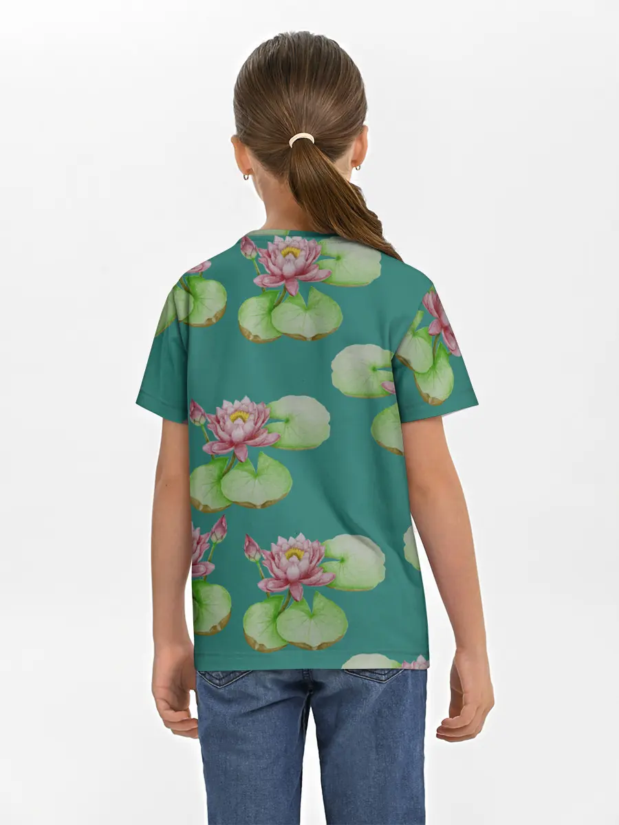 Детская базовая футболка / Лотосы на темно бирюзовом фоне