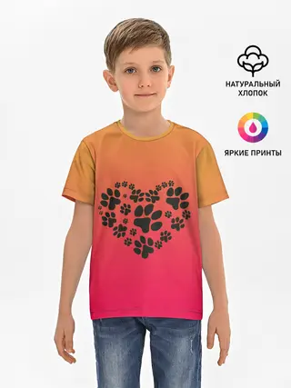 Детская базовая футболка / сердечко из следов собаки