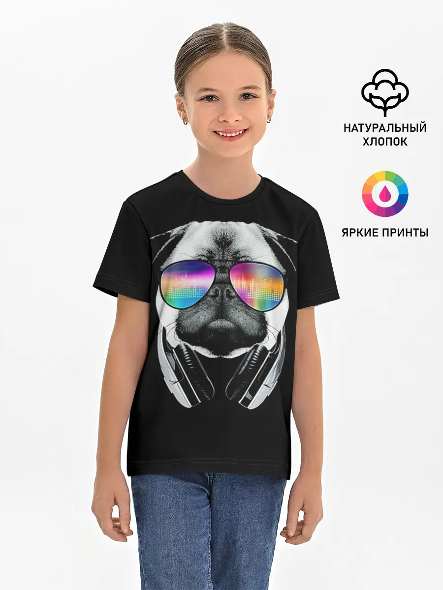 Детская базовая футболка / Мопс в наушниках