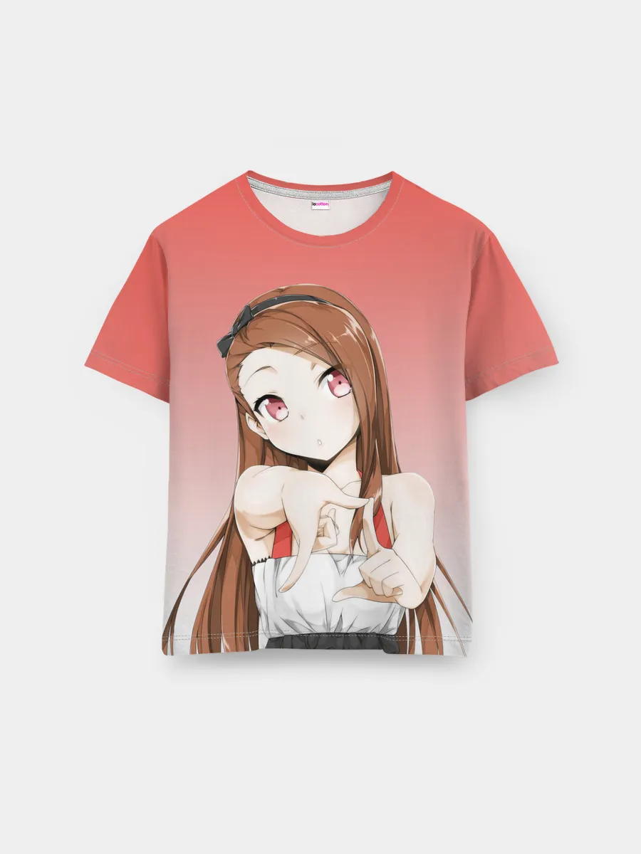 Мужская базовая футболка / девушка ищет кадр измеряет