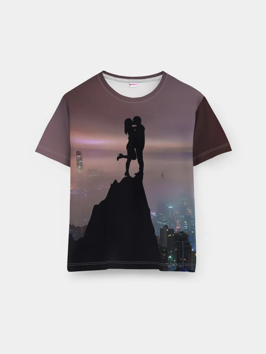 Мужская базовая футболка / Влюбленные на фоне города
