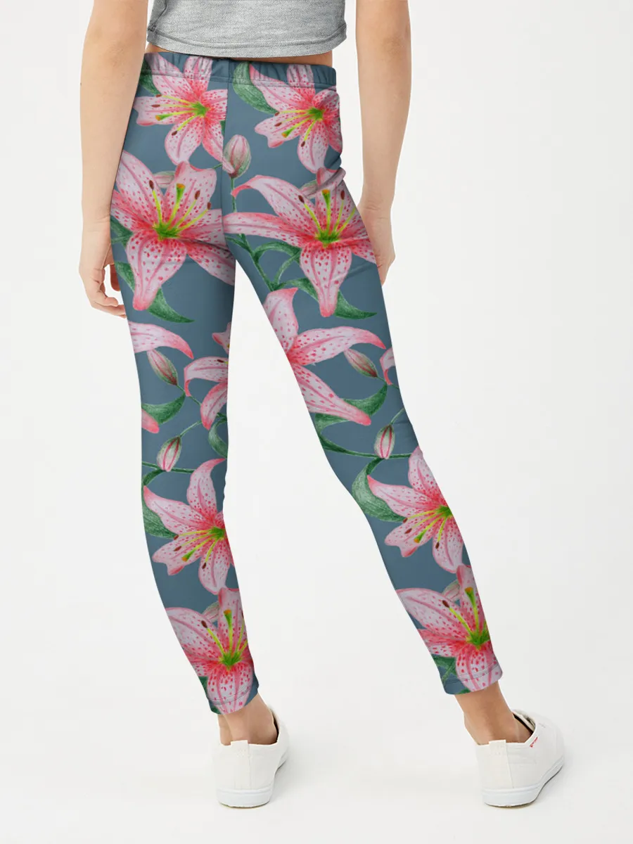 Леггинсы для девочки / Лилии на сером фоне