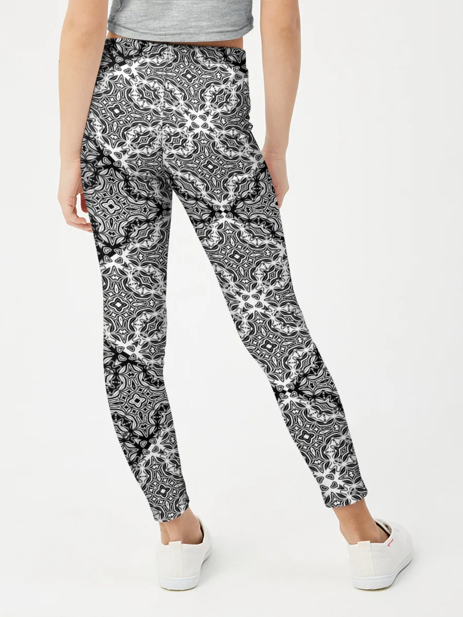Леггинсы для девочки / Черно-белый орнамент