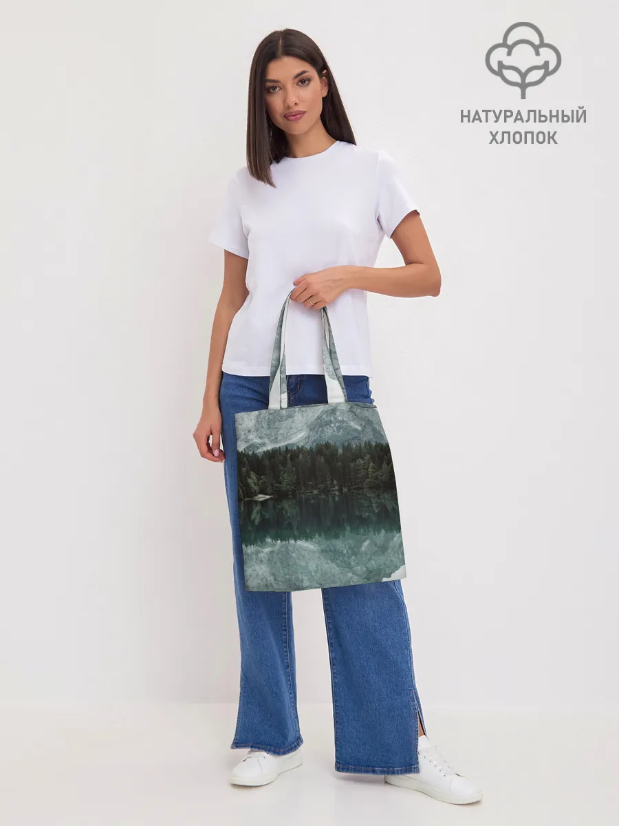 Шоппер база / отражение горы в озере