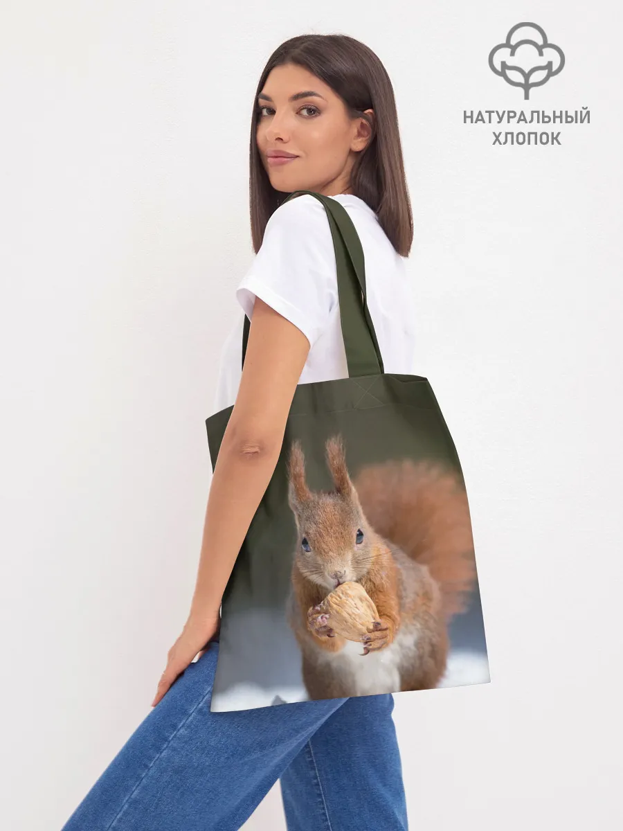 Шоппер база / белка с орехом на снегу