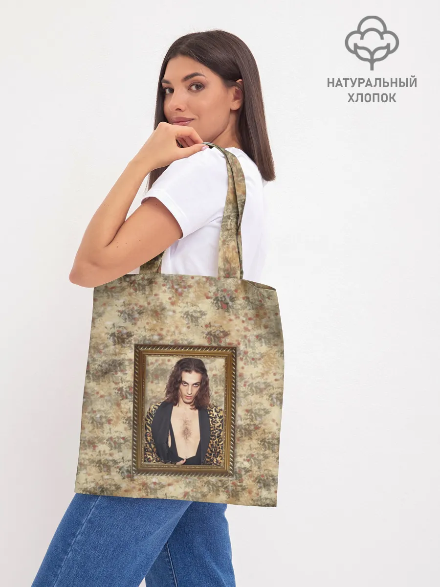 Шоппер база / Домиано Давид. Портрет на стене