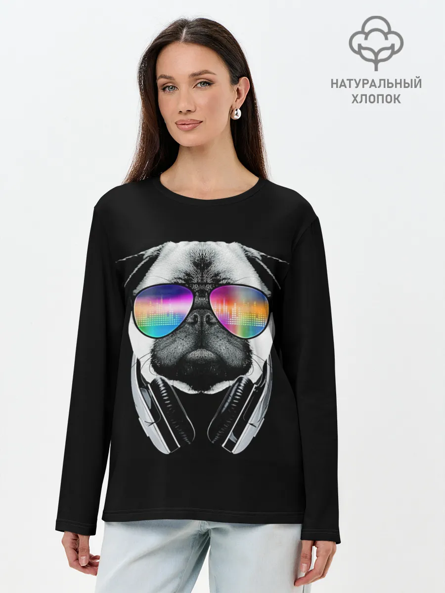 Лонгслив женский. Хлопок / Мопс в наушниках