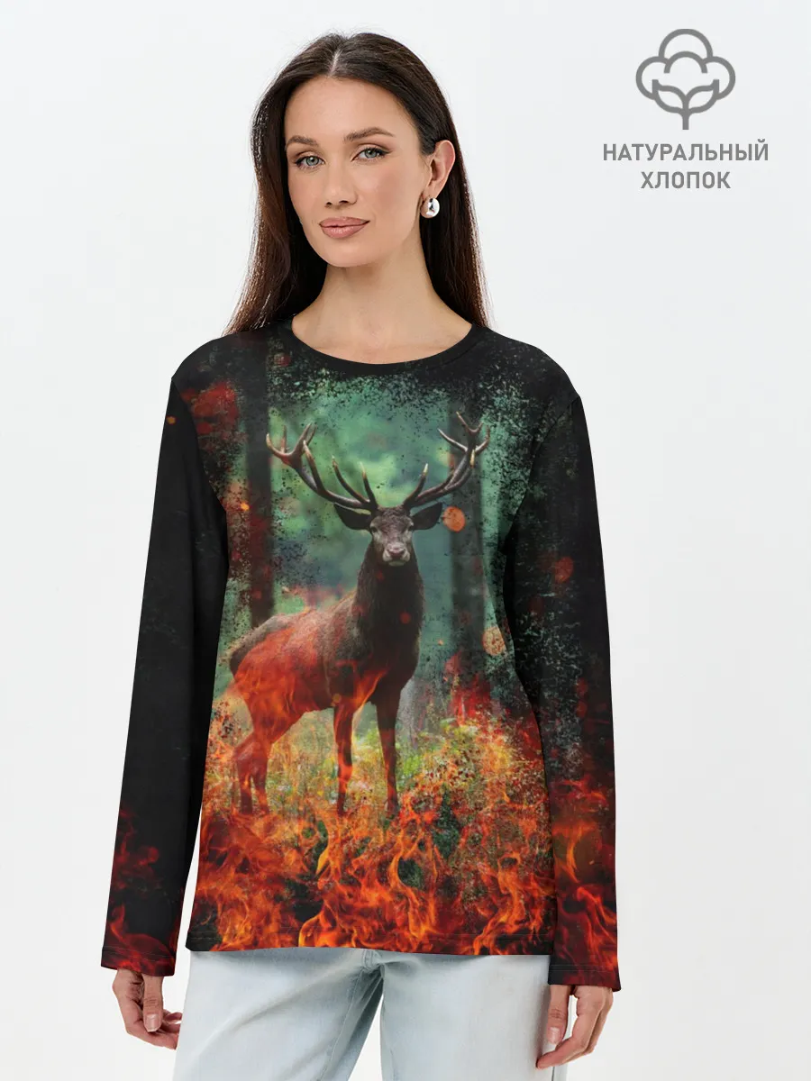Лонгслив женский. Хлопок / Олень в горящем лесу Сибири