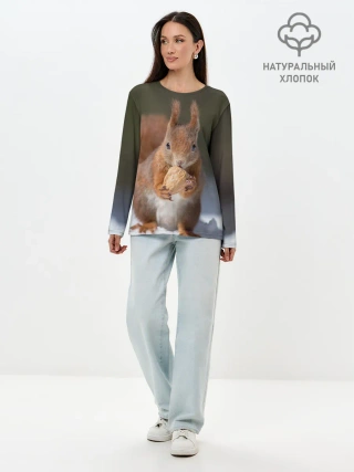 Лонгслив женский. Хлопок / белка с орехом на снегу
