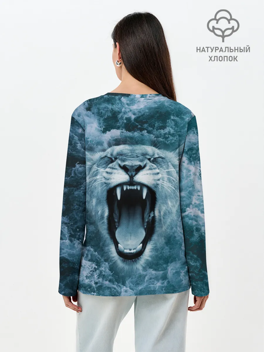 Лонгслив женский. Хлопок / Львица в бушующих волнах
