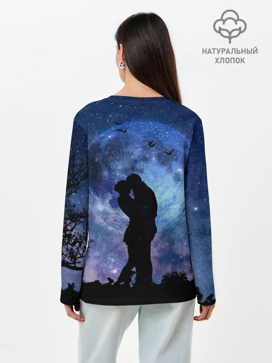 Лонгслив женский. Хлопок / Влюбленные на фоне луны