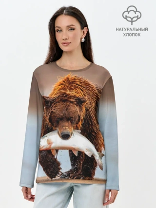 Лонгслив женский. Хлопок / Медведь с рыбой во рту