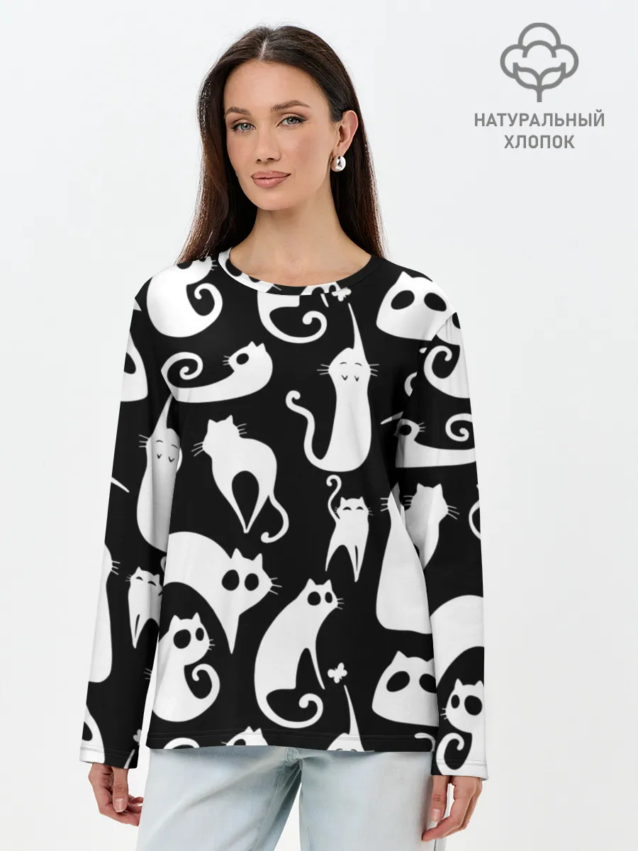 Лонгслив женский. Хлопок / Белые коты на черном фоне