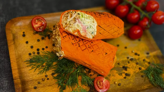 В сырном лаваше с курицей 