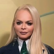 Лариса Долина